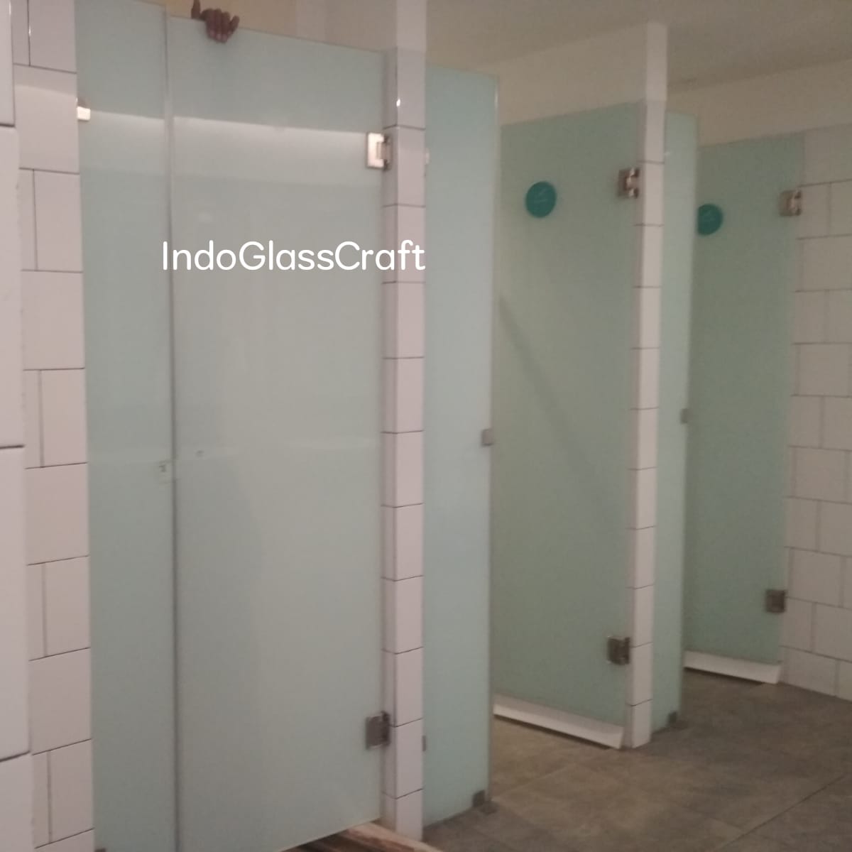 pintu kaca tempered