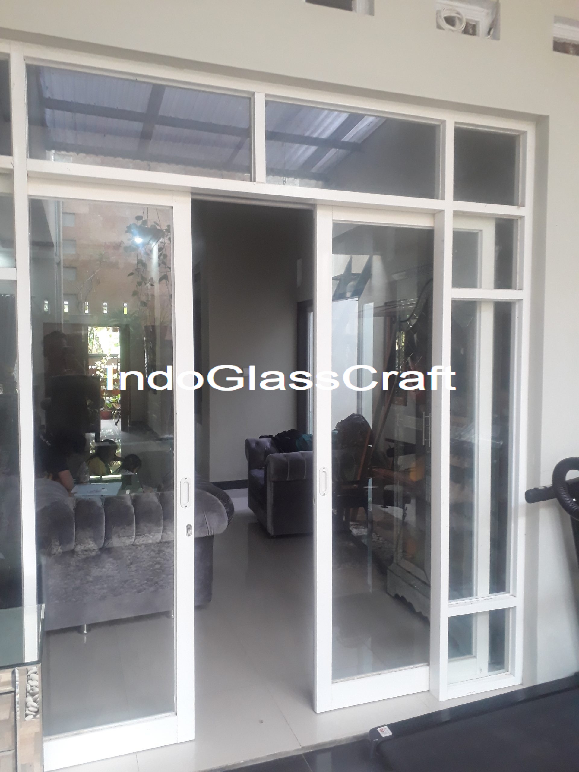 Partisi aluminium ruang tamu