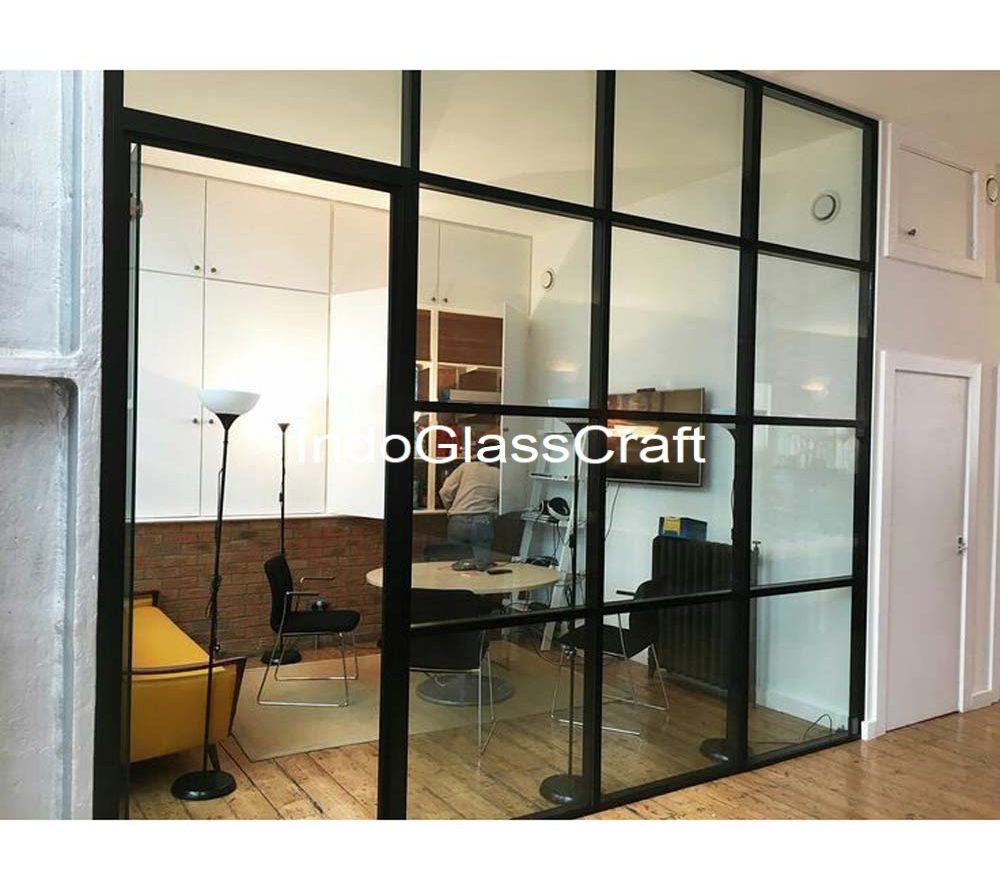 Partisi aluminium minimalis