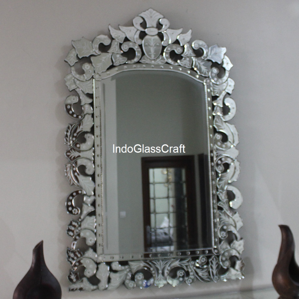 Dekorasi Cermin Hias Venetian Mirror dan Cabinet Cermin Rumah Ibu Margo